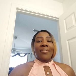 Meet your Posher, Christela